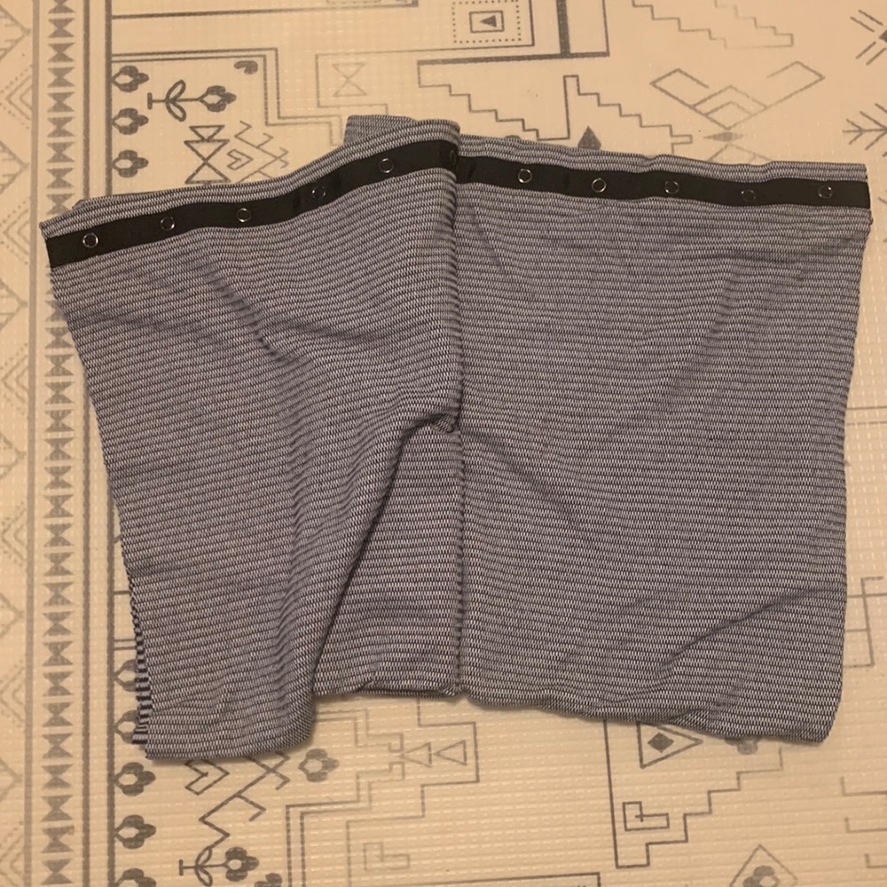 Lululemon customizable snap scarf-OS